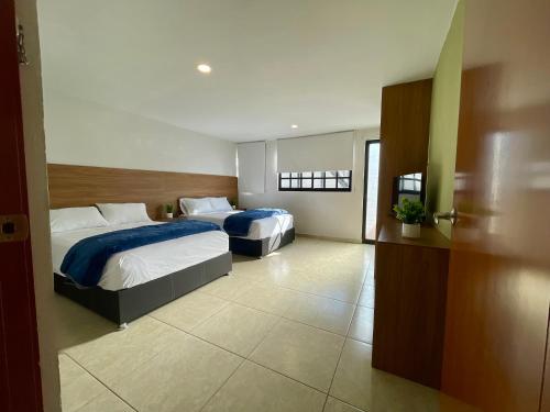 Ένα ή περισσότερα κρεβάτια σε δωμάτιο στο Hola Cholula Suites