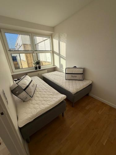 Postel nebo postele na pokoji v ubytování 2 bedroom apartment in the heart of Randers