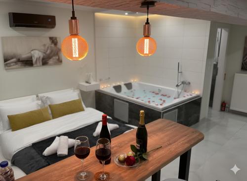 Romantic Private Jacuzzi Retreat Near Acropolis- Fix Metro 180m