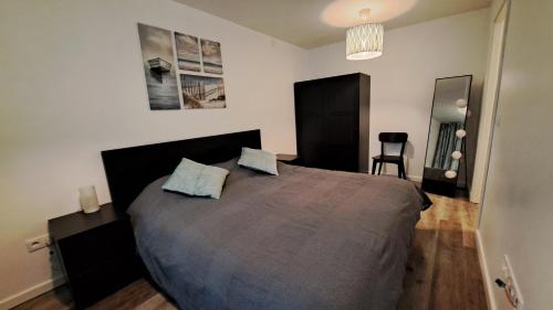 Postel nebo postele na pokoji v ubytování Sea Breeze Apartment