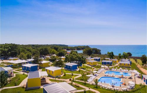 Awesome Home In Novigrad With Swimming Pool