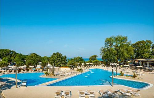 Awesome Home In Novigrad With Swimming Pool