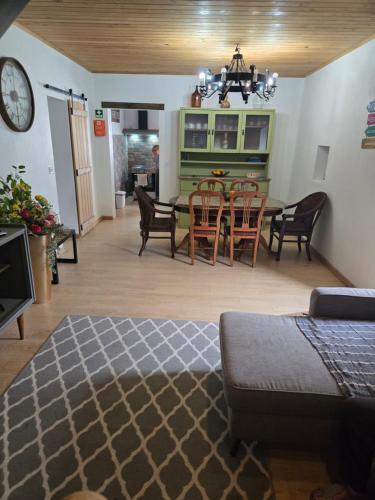 Χώρος καθιστικού στο Rustica Ocean View House