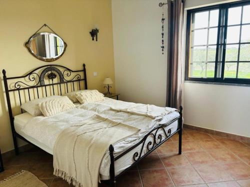 Ένα ή περισσότερα κρεβάτια σε δωμάτιο στο Quinta Monte da Azinheira