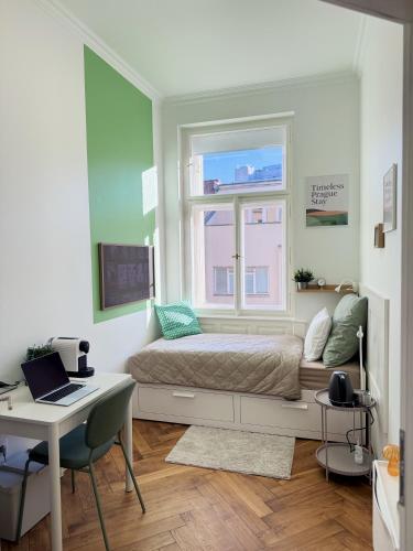 Old Town Green Room with private bathroom