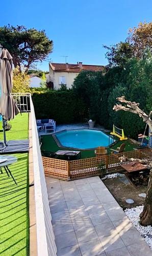 a swimming pool in a yard with a fence at La Chambre du Soleil in Arles
