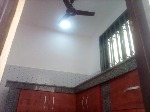 Koupelna v ubytování Royal Regal Suites