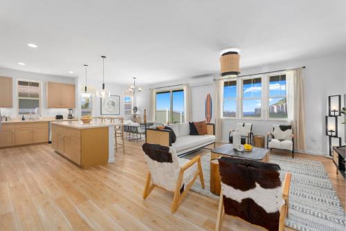 Køkken eller tekøkken på Marbella Lane - Mesmerizing Ocean MT Views