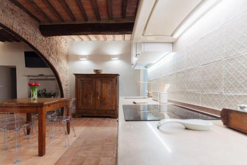 Una televisión o centro de entretenimiento en L'Amorino di Raffaella