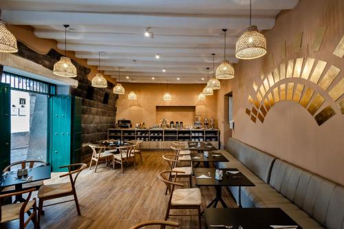 En restaurant eller et andet spisested på Hotel Hacienda Sonqori Centro Histórico