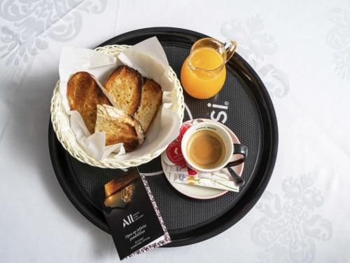 Možnosti snídaně pro hosty v ubytování Mercure Medias Binderbubi Hotel And Spa