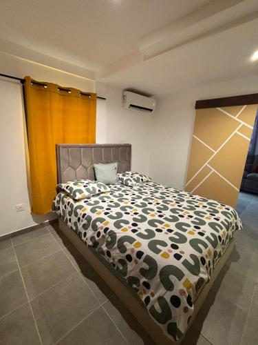 En eller flere senge i et værelse på T2 moderne a 300 m hopital cayenne