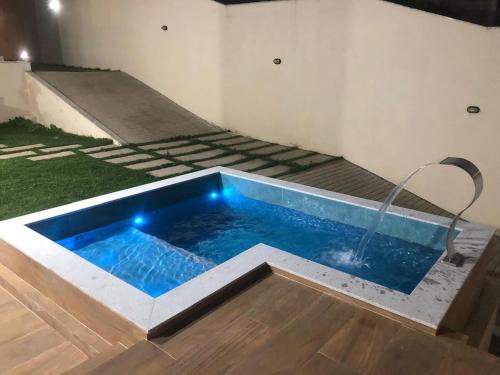 Hồ bơi trong/gần Casa em Guarapari