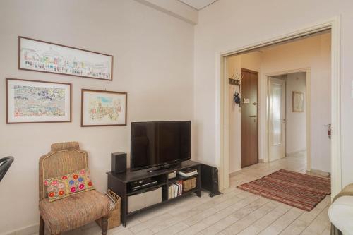 Apartment with Leafy Backyard Steps from the Acropolis