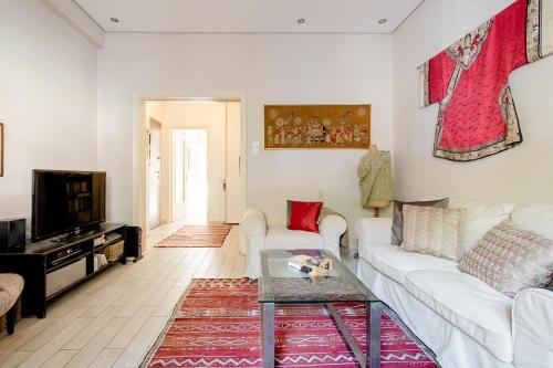 Apartment with Leafy Backyard Steps from the Acropolis