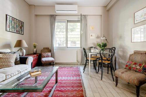 Apartment with Leafy Backyard Steps from the Acropolis