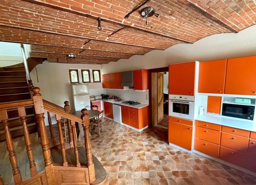 Кухня или мини-кухня в Gîte Chez Tio Père - 12 personnes
