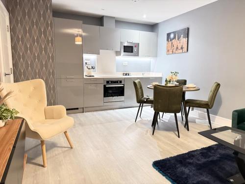 a kitchen and dining room with a table and chairs at Bright 1-Bedroom Apartment Milton Keynes in Milton Keynes