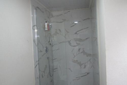 Ένα μπάνιο στο 201 Batts Rock Beach Condos