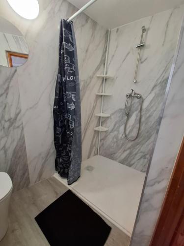 Ένα μπάνιο στο Casita La Biznaga II