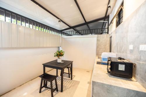 Фотография из галереи Phuket Leisure Time Hotel в городе Равай-Бич