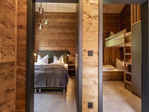 En eller flere senge i et værelse på ebenerdiges Chalet im Vital Camp Bayerbach