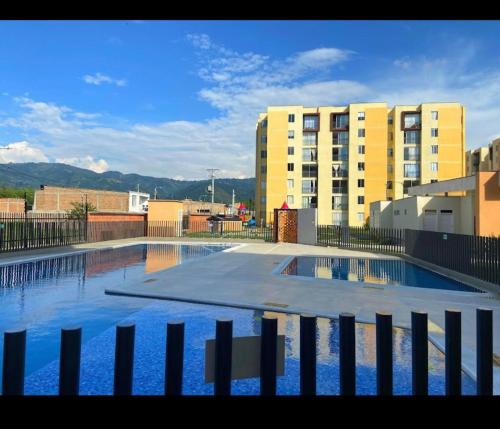 Bazén v ubytování Tu viaje y tu hogar nebo v jeho okolí