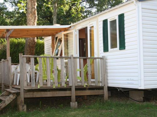 Mobil home spacieux avec terrasse à Payrac - API-1-52-1224