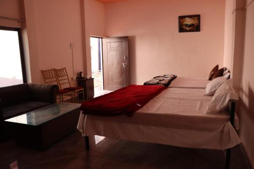 Una cama o camas en una habitación de Moonlight banquet & Hotel