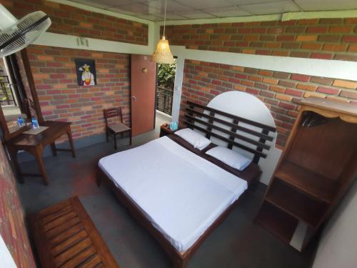 Un pat sau paturi într-o cameră la The Nook