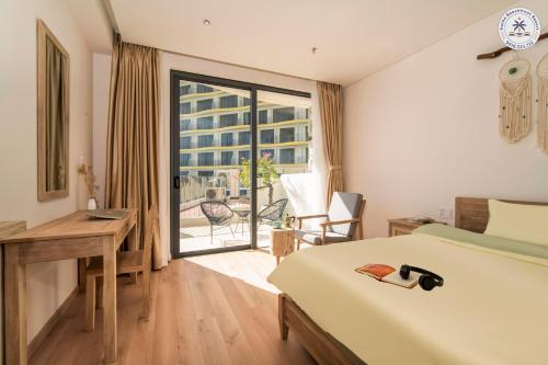 En eller flere senge i et værelse på Hoi An Beachfront Resort - Studio Apartments