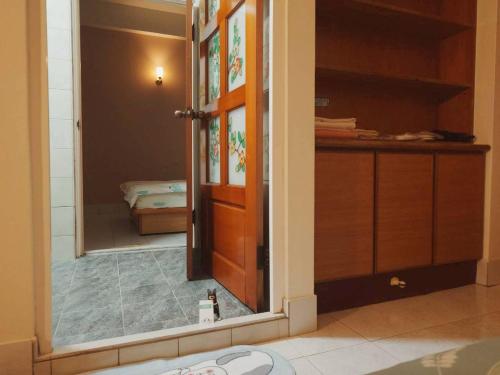 Postel nebo postele na pokoji v ubytování 聖甲虫空間