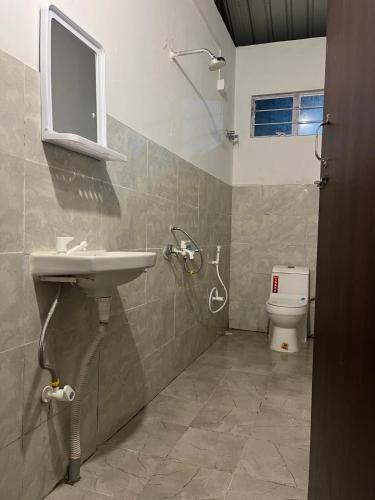 Et badeværelse på The Blue Cottage