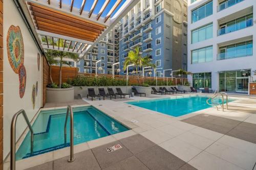 Swimmingpoolen hos eller tæt på Marbella Lane - Aesthetic 2BR w Ocean views