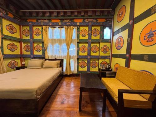En eller flere senge i et værelse på Rimphu Heritage Paro