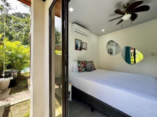 Postel nebo postele na pokoji v ubytování Casa Lillitica - 3BR Beach House with AC & Pool