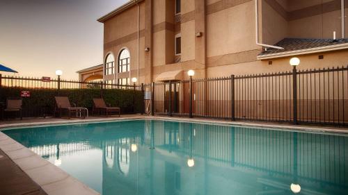 a swimming pool in front of a building at Best Western Plus Graham Inn in Graham