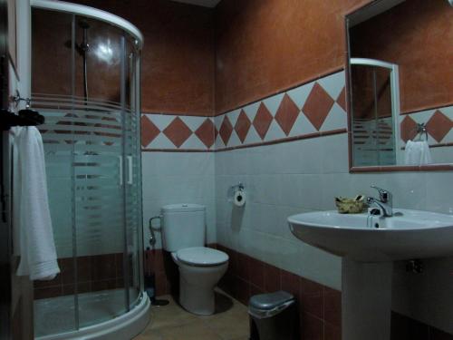 Bilik mandi di Hotel El Romeral