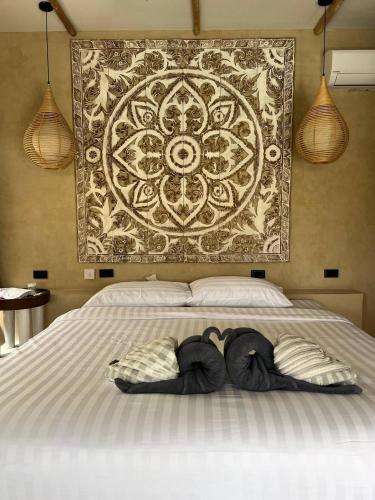 En eller flere senge i et værelse på Villa Timalima Bali pool villa style