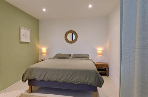 En eller flere senge i et værelse på Titine Apartment