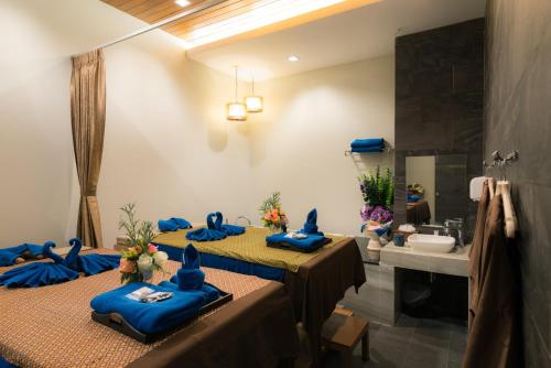 Grand Vista Hotel Chiangrai-SHA Extra Plus tesisinde bir odada yatak veya yataklar