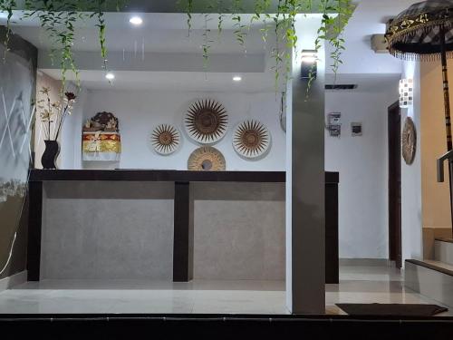 Lobbyen eller receptionen på OKIE HOUSE HOTEL Poppies2 3 min from Kutabeach