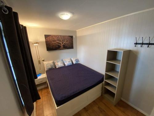 En eller flere senge i et værelse på 5 person holiday home in Flatanger