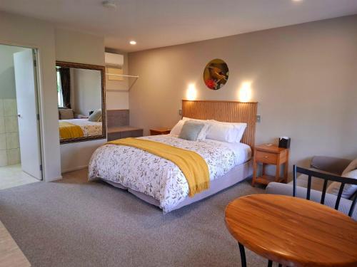 Postel nebo postele na pokoji v ubytování Blue Ridge Studios and Bed & Breakfast