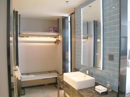 Un baño de Echarm Hotel Huanggang Tuanfeng Administration Service Center