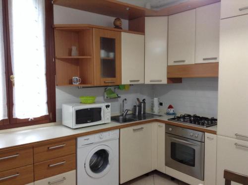 Una cocina o zona de cocina en Appartamento Paleocapa