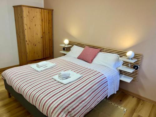 Una cama o camas en una habitación de Casa ai Dossi