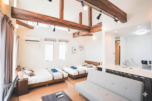 En eller flere senge i et værelse på New! U&I Villa close Disney & Narita AP - Great View