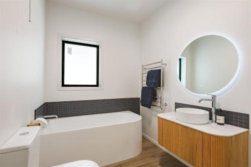 Phòng tắm tại Orowaiti retreat