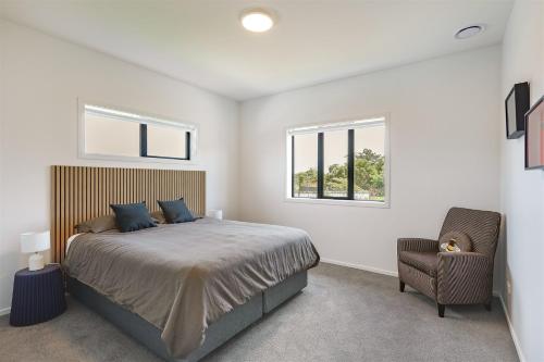 Giường trong phòng chung tại Orowaiti retreat